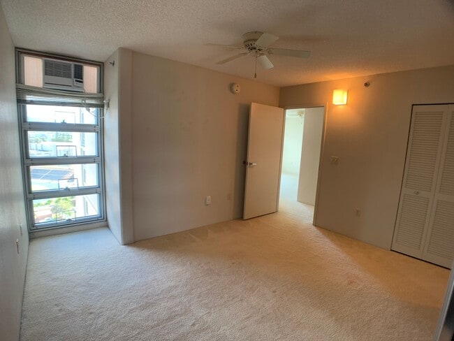 Building Photo - Salt Lake (Honolulu-Country Club Village 6) - 2 bed, 1 bath, 2 parking stalls