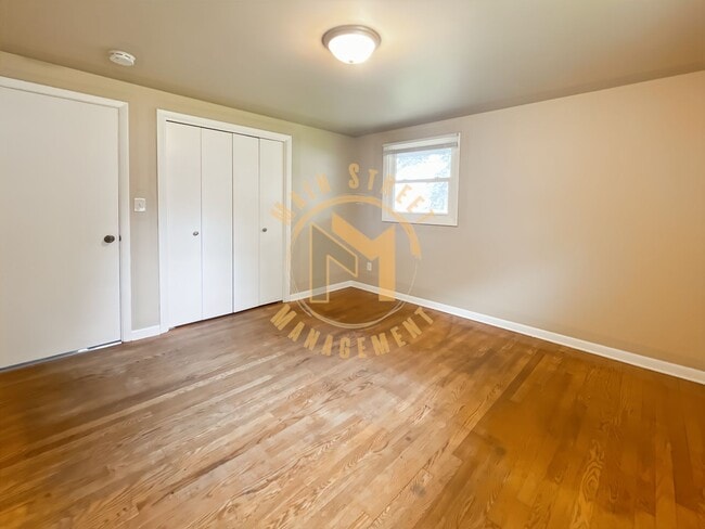 Building Photo - CENTRAL AIR! 2 Bed 1 Bath Ranch Duplex