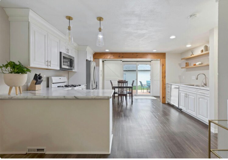 Building Photo - 141 S 75th St