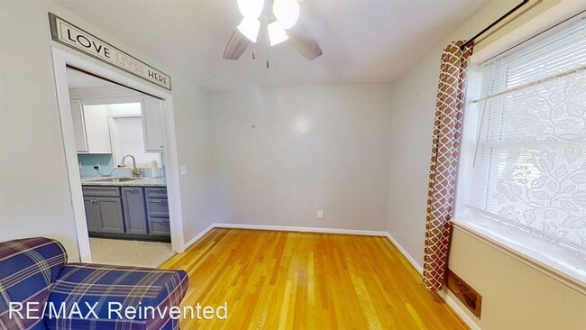 Building Photo - 3 br, 1.5 bath House - 1009 Seymour Dr.