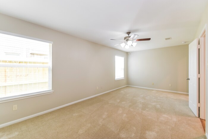 Building Photo - 5047 Gulf Stream Ln