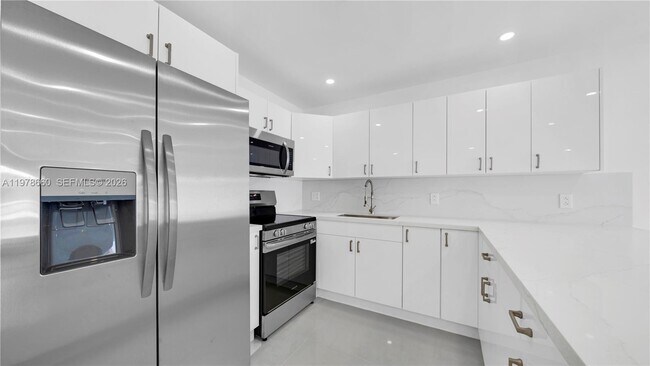 Building Photo - 6070 W 19th Ave