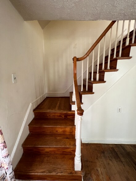 Building Photo - 427 Porter Ave