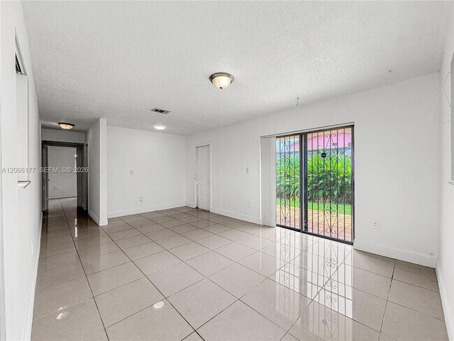 Building Photo - 9103 SW 38th St