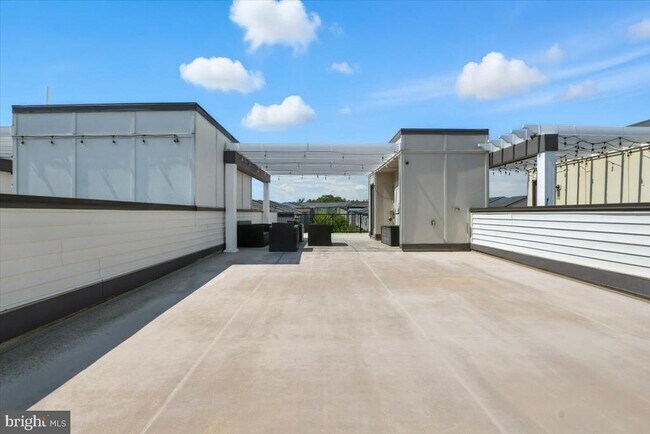 Building Photo - 23088 Lavallette Square