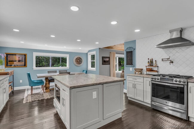 Building Photo - 32 Twin Bridge Rd