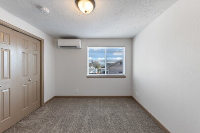 Building Photo - Spacious and Updated Pet Friendly Home