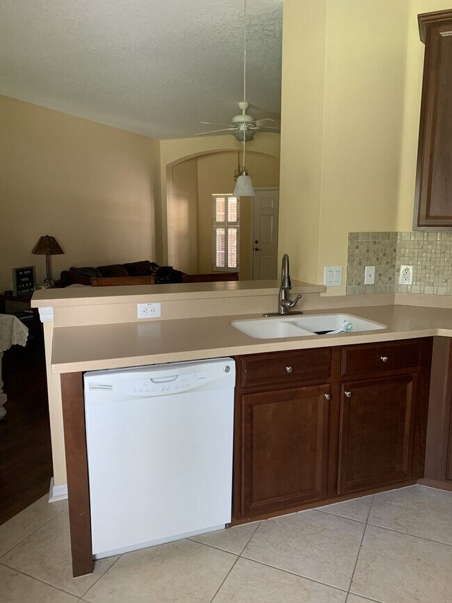 Building Photo - 3 bedroom  Ventana @ Waters Edge townhouse