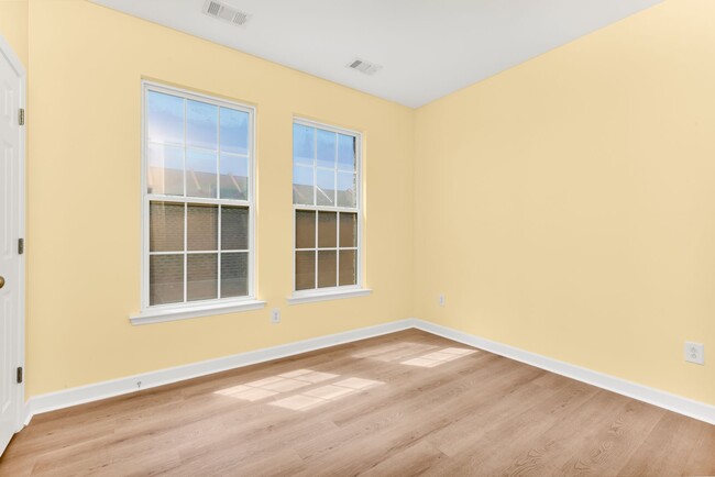 Building Photo - Gorgeous Market Common Townhome w/ Garage