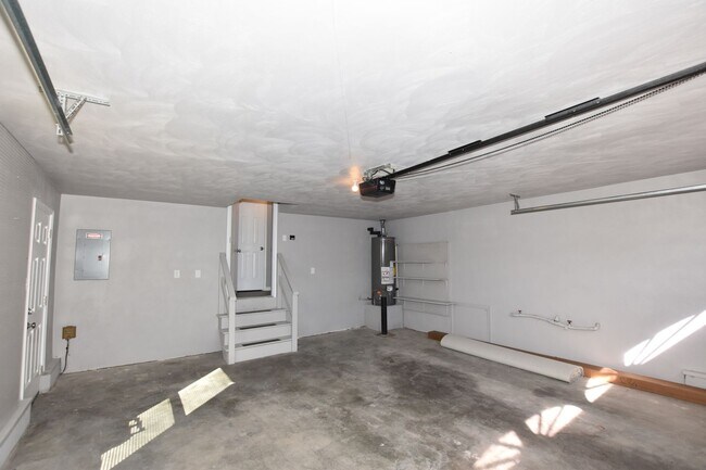 Building Photo - 4 BEDROOM HOME LOCATED IN SOUTH CHESEPEAKE. MUST SEE !!!!!!!!!!!