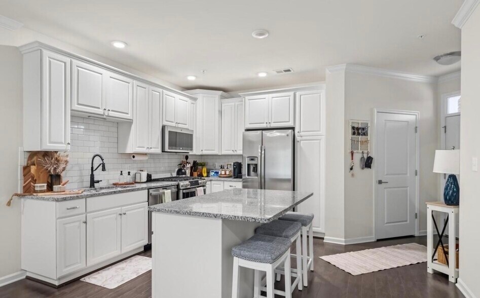Building Photo - 23255 Milltown Knoll Sq