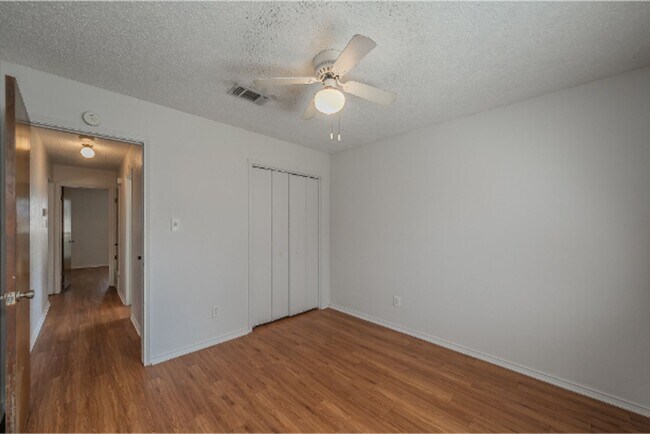 Building Photo - 6753 Spoonwood Ln