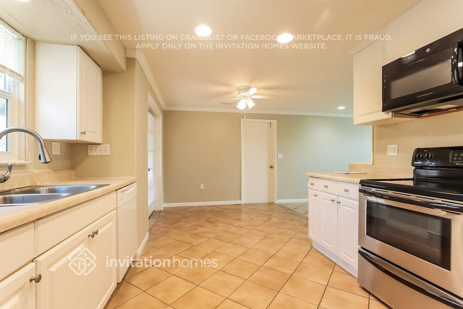 Building Photo - 4947 Live Oak Dr