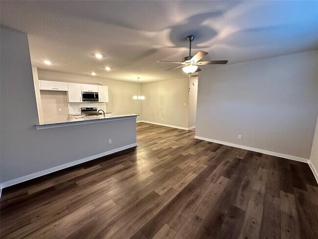 Building Photo - 9732 Grosbeak Ln