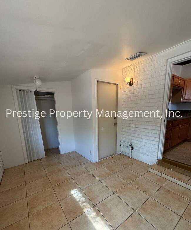 Building Photo - 1348