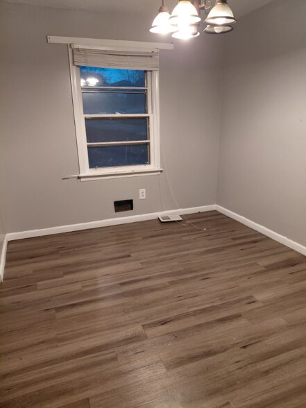 Building Photo - 102 Batiste Garden Cir