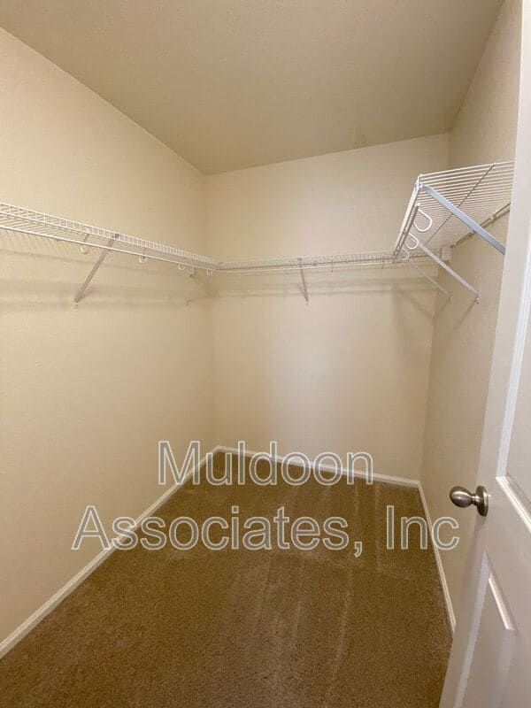Building Photo - 7605 Dobbs Dr