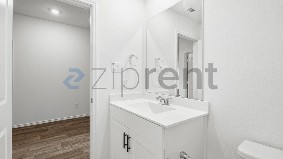 Building Photo - Unit