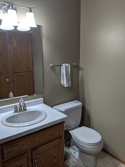 Main level .5 bath - 3109 Manitowoc Rd