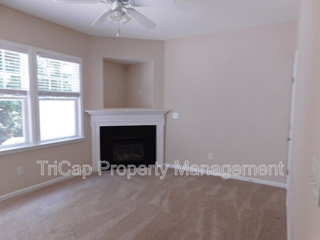 Building Photo - 524 Elm Ave