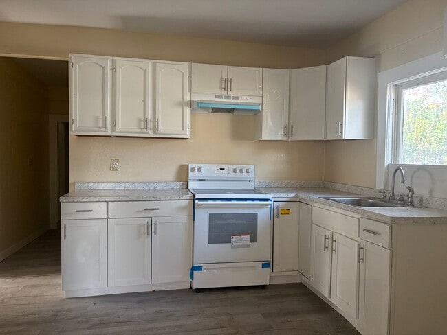 Building Photo - 4bed/2bath SFH Rent $1530/month ready now!