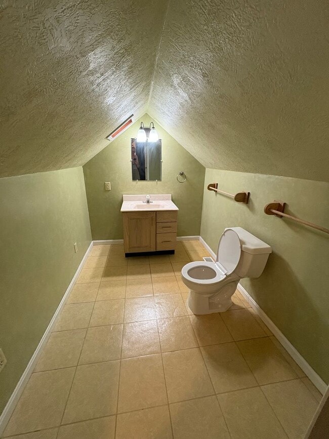 Building Photo - 933 S 4th St