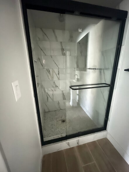 Building Photo - 13425 Vanowen St