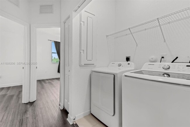 Building Photo - 2652 SE 13th St