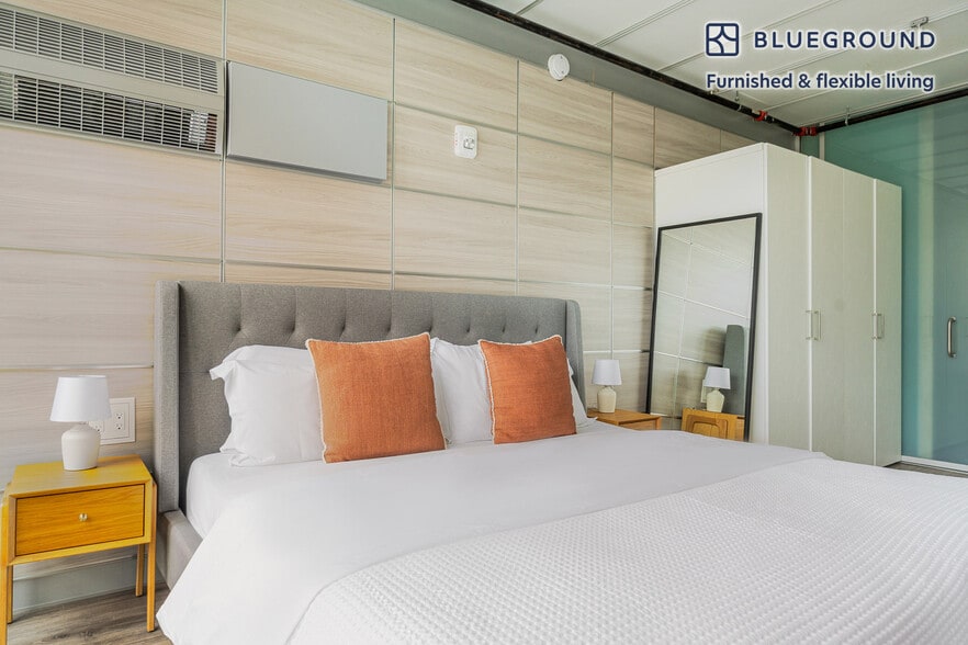 Building Photo - 303 Battery St