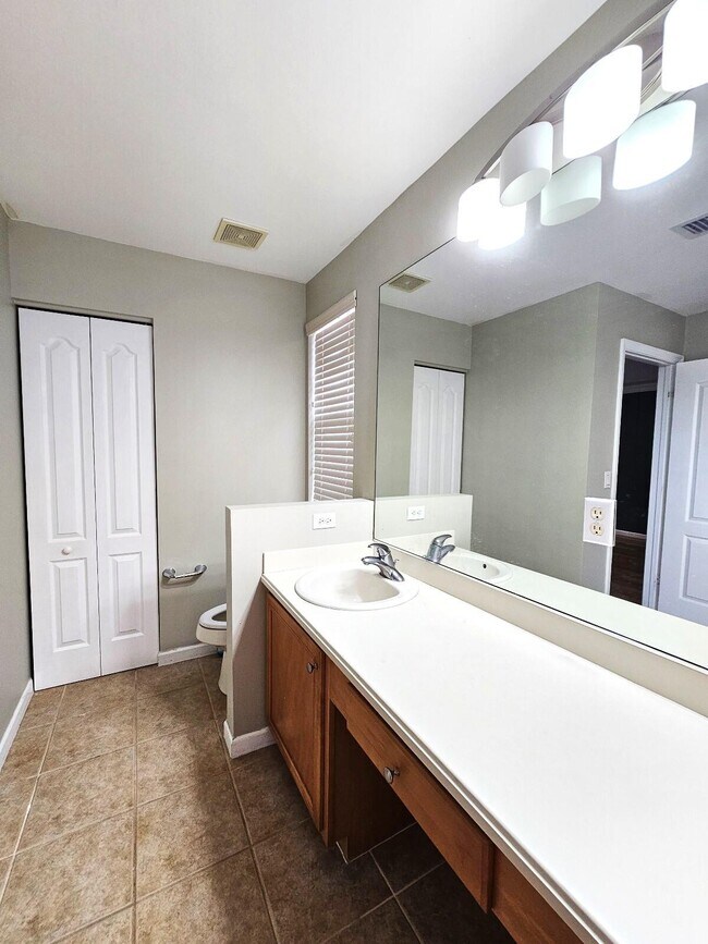 Building Photo - 169 Berenger Walk