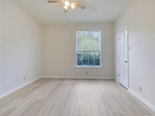 Building Photo - 2601 Riddle Rd