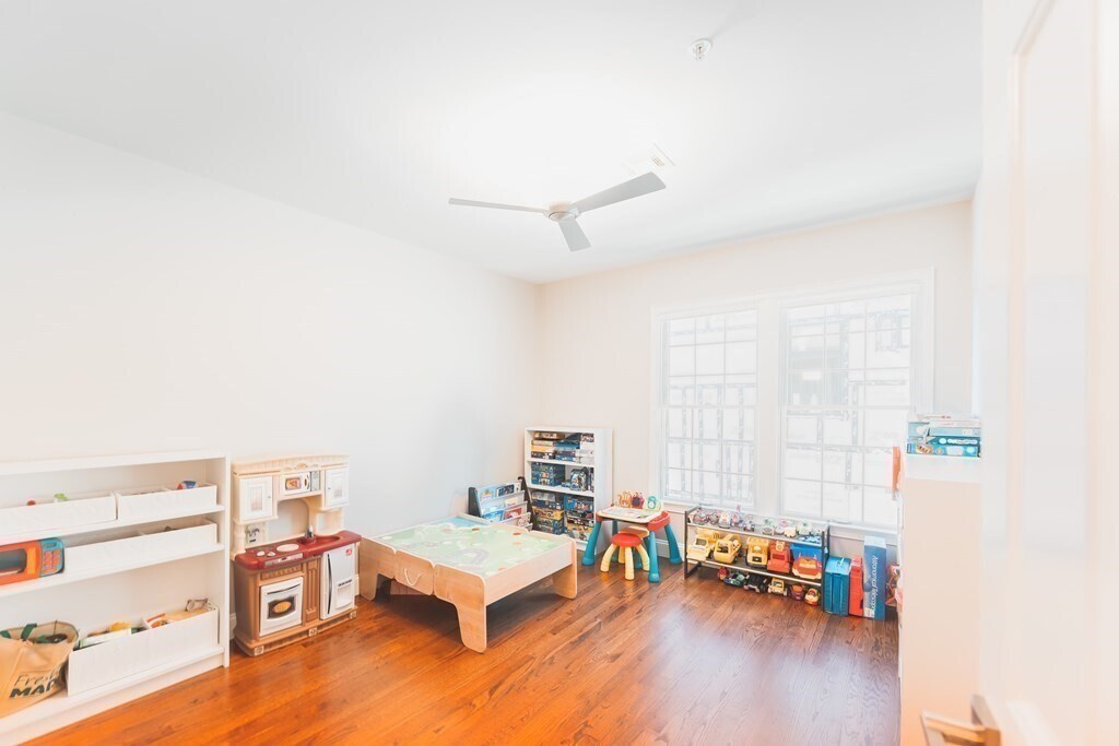 Building Photo - 467 Somerville Ave