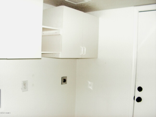 Building Photo - 6725 W Brown St