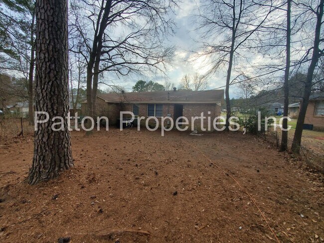Building Photo - 2201 Apple Valley Rd