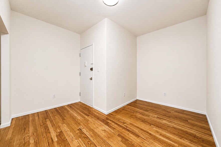 Building Photo - 1803 Riverside Dr