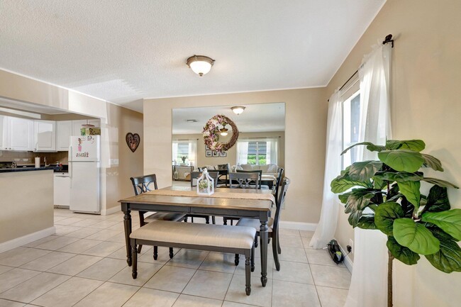 Building Photo - 2305 Lowson Blvd