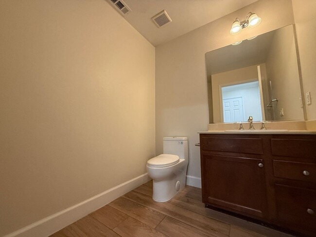 Building Photo - 3-Bedroom Townhome with Community Pool & S...