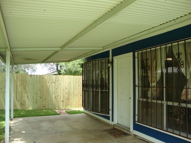 Building Photo - Pipers Meadow