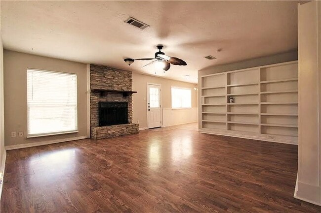 Building Photo - Woodland Village A