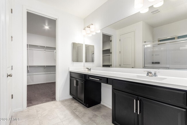 Building Photo - 665 E Rojo Way