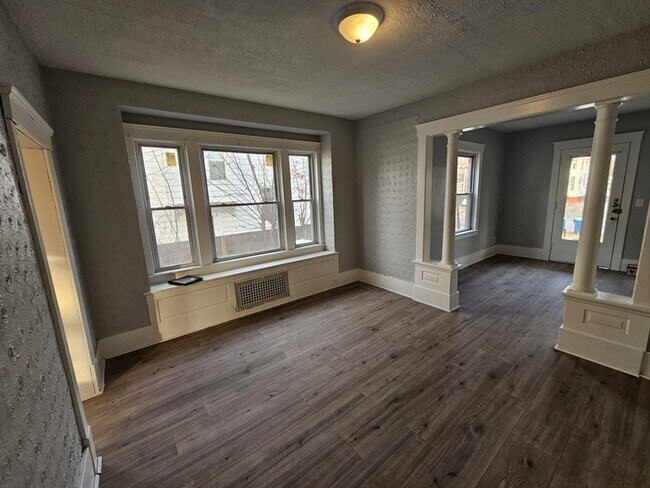 Building Photo - 1852 E 32nd St