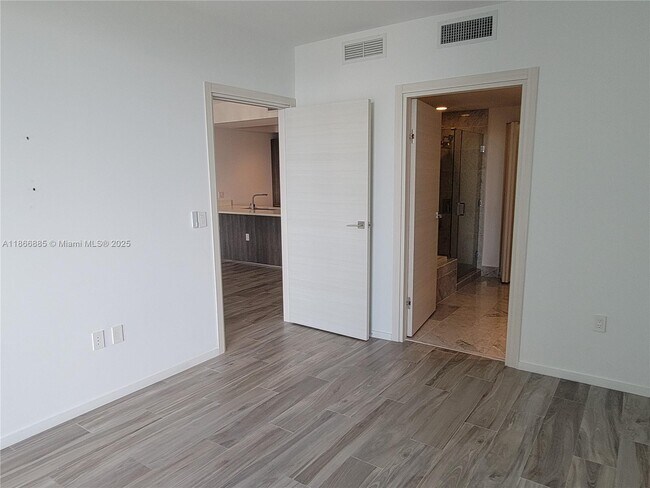 Building Photo - 801 S Miami Ave