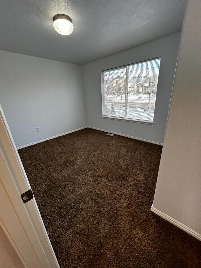 Building Photo - 5059 W Red Shale Rd