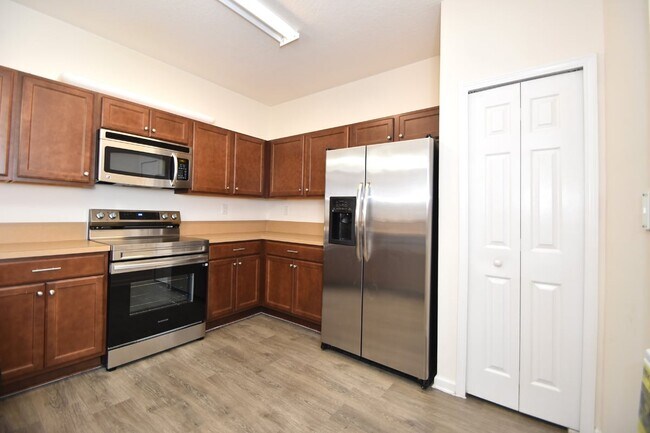 Building Photo - 2211 Golden Lake Loop