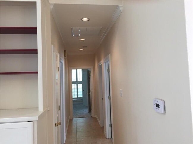Building Photo - 4010 Long Champ Dr