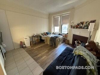 Building Photo - 62 Boylston St