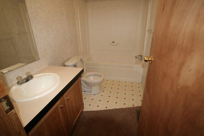 Building Photo - 2709 Crab Tree St