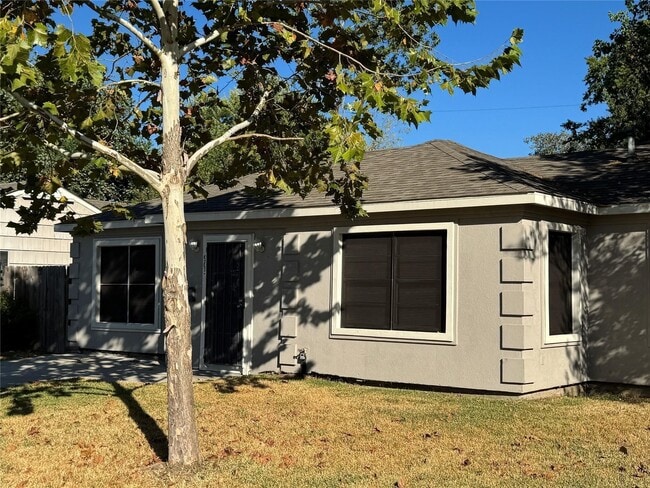 Building Photo - 903 Roper St