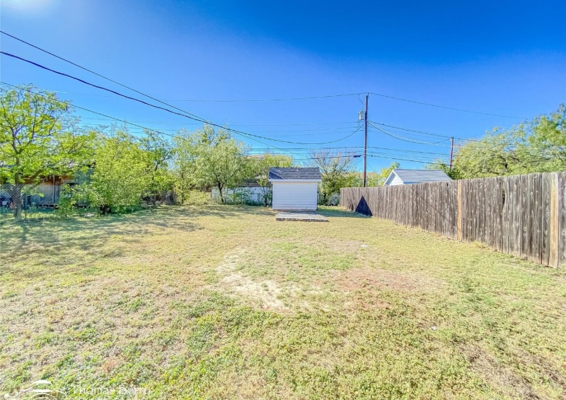 Building Photo - 342 Meander St