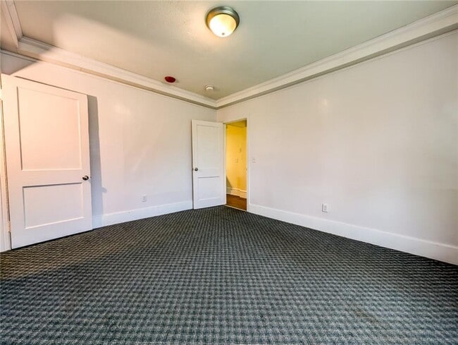 Building Photo - 1425 Manville Rd